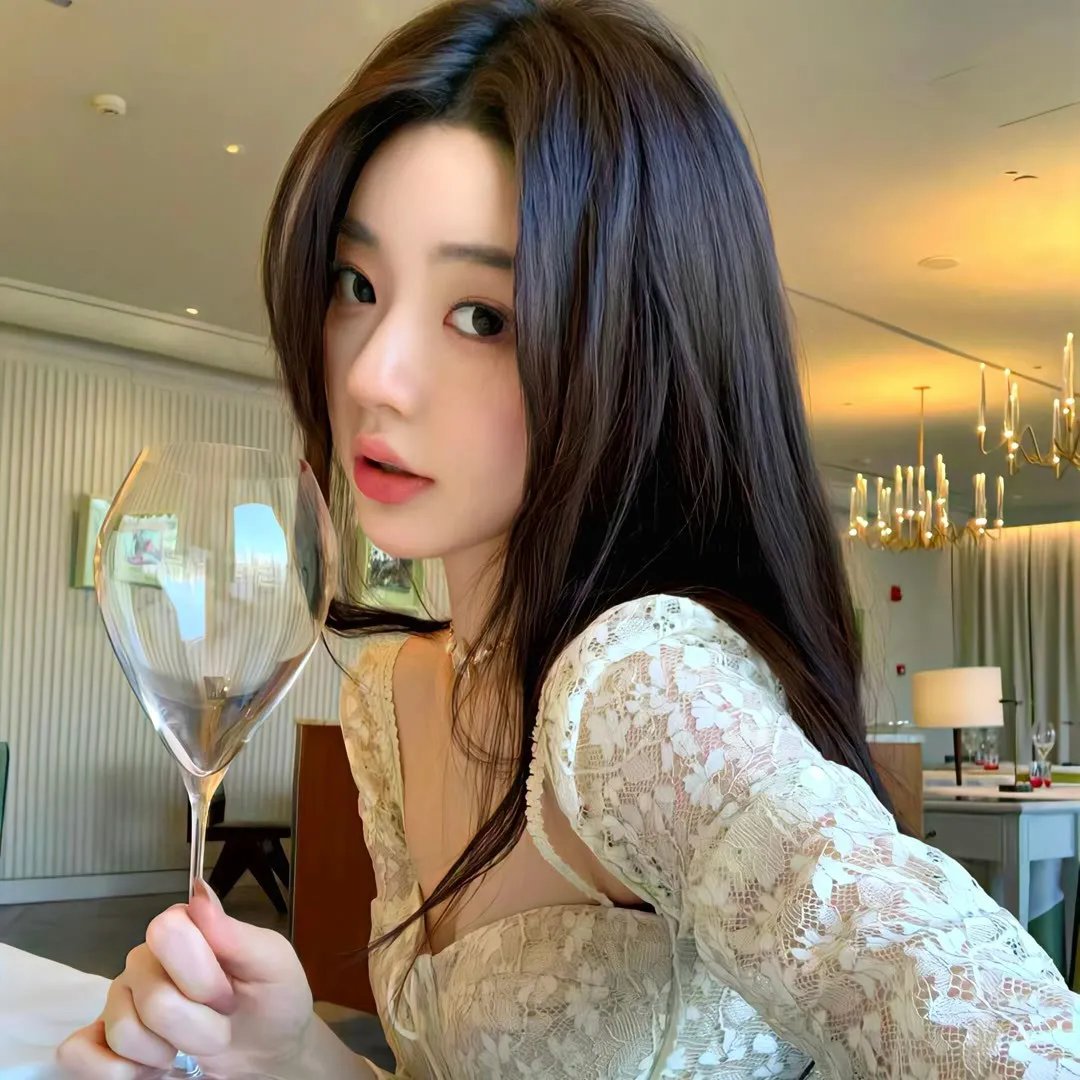 扭曲效应 海报